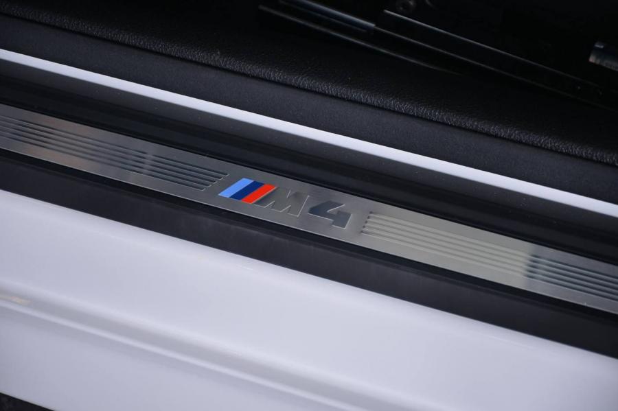 Логотип BMW M4 GTS by Abu Dhabi Motors 2017 года  (фото 5 из 18)